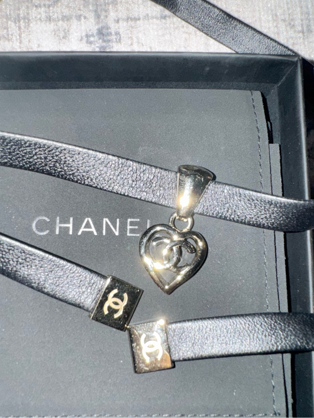 Chanel Leather CC Heart Pendant Choker Nana - Picture 11 of 11